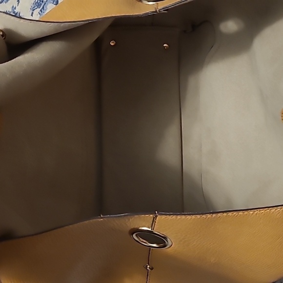 Sondra Roberts squared tan purse - Picture 3 of 7